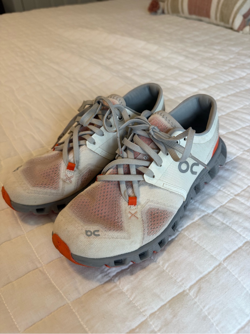 On Cloud X 3 Swiss Engineering Women Size 6 60.98252 Ivory Alloy Running Shoes